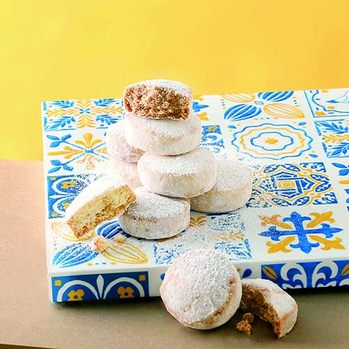 ほろほろくちどけの良いスペインの伝統菓子をベルプラージュ流にアレンジ。