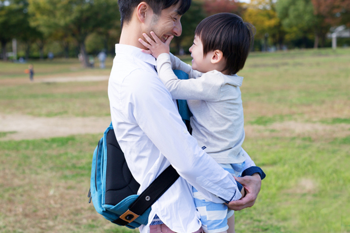 歩育 を提唱する ちょい抱っこ用のカバン ダッコリーノ に注目 ママライフを たのしく かしこく Mamaco With