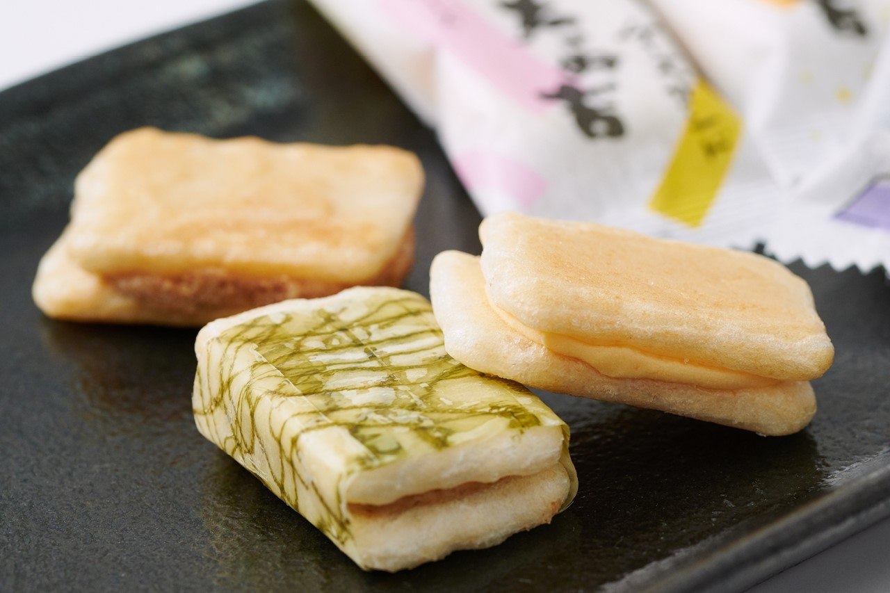 心も和む!?〈たぬき煎餅〉のお煎餅。麻布十番の本店以外で買えるのは東急百貨店だけ！