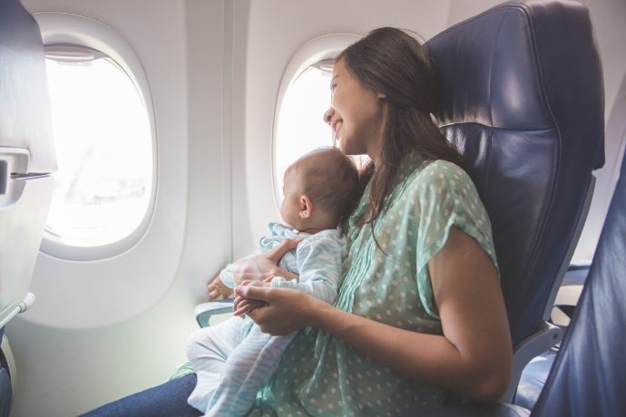 赤ちゃんと飛行機に乗るときに押さえておきたいポイント