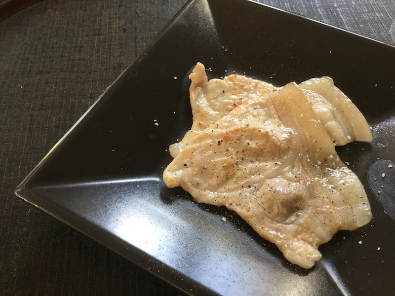 旨みがしみ込んだ豚肉の昆布〆焼き
