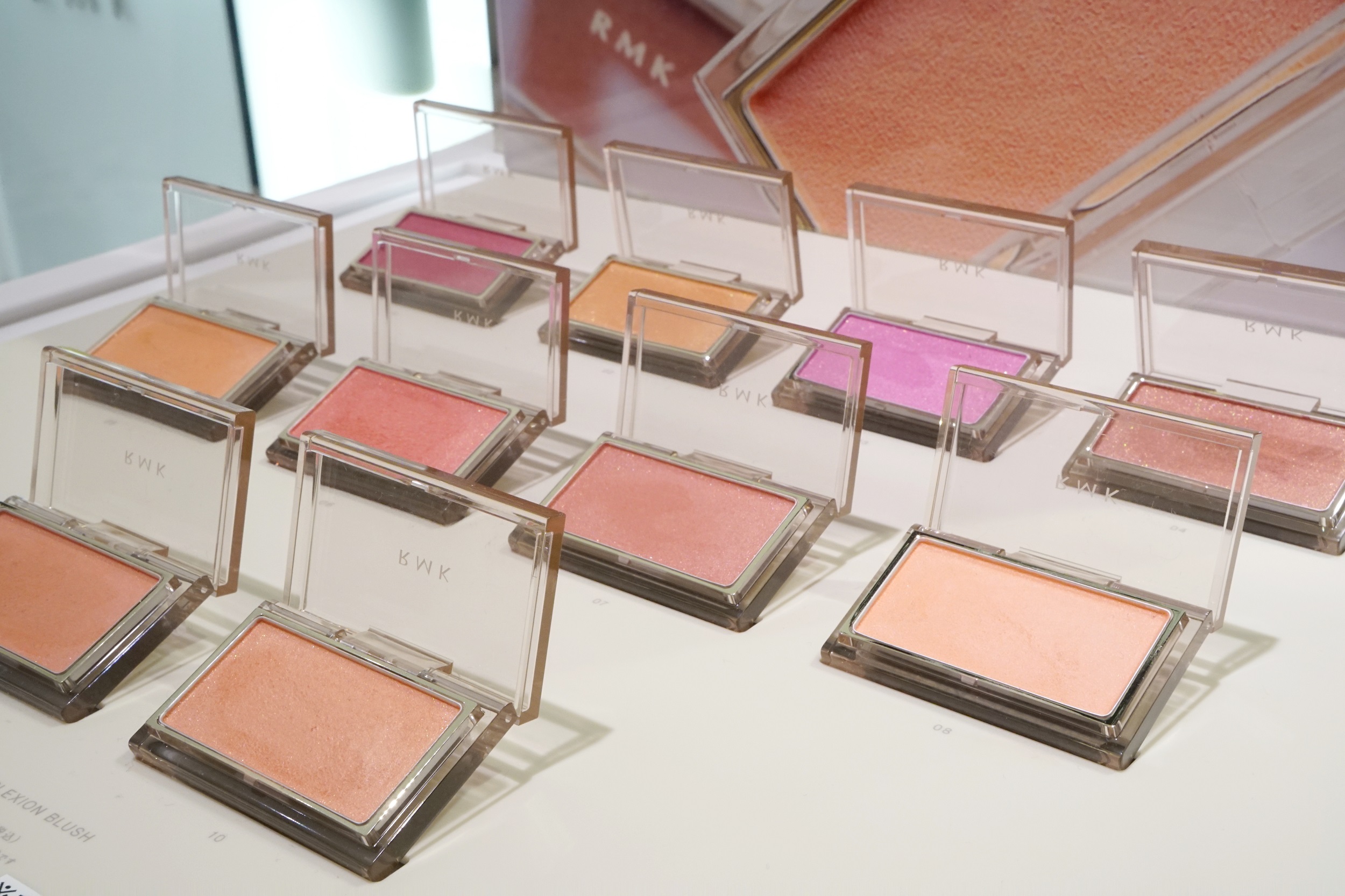 チークがフルリニューアル！ 〈RMK (アールエムケー)〉の「ピュア