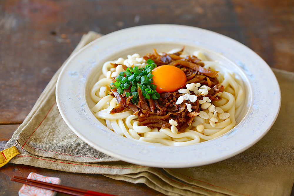 「疲れた日にぴったりの時短メシ 牛肉ごぼうの釜玉うどん」