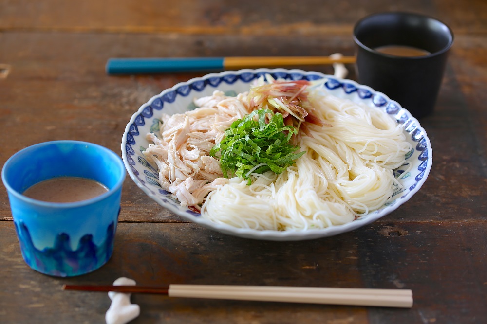 そうめんをアレンジ！「くるみダレのゆで鶏そうめん」