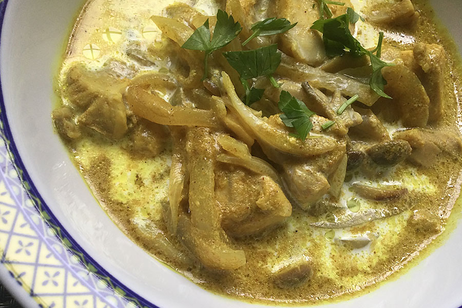 鶏肉のカレーヨーグルトソース