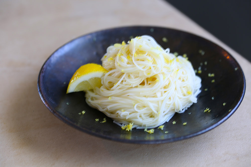 シンプルに美味すぎる！レモンオリーブオイルそうめん