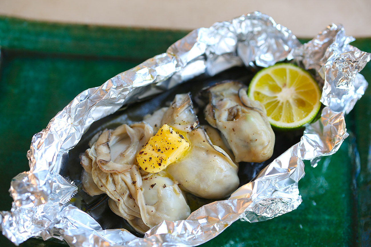 牡蠣の昆布締めホイルバター焼き