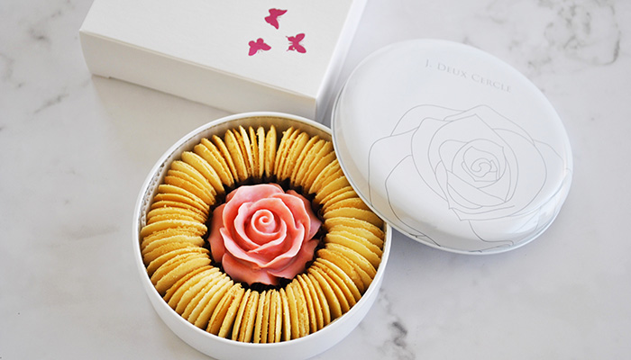 リングバニラローズチョコ（缶）<br><small>(縦11.5cm×横11.5cm×高さ3.5cm)</small>