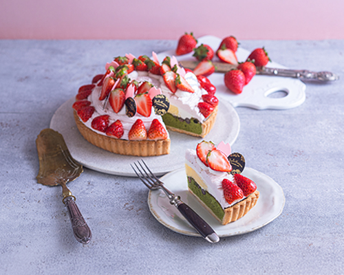 〈ラ・メゾン アンソレイユターブル パティスリー〉 紅ほっぺとさくらの宇治抹茶タルト