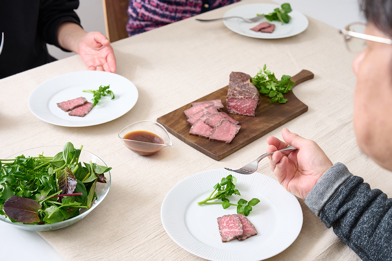 丁寧に育てられた神戸ビーフで作る、〈肉料理 樹〉のローストビーフは絶品！【試食会座談会も開催】