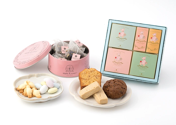 菓子アソートと紅茶缶