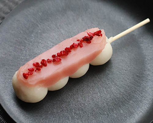 〈和菓子 楚々〉 苺フランボワーズ だんご