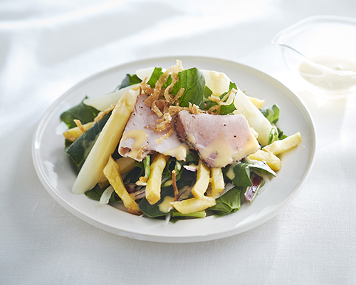 〈アール・エフ・ワン〉 ホワイトアスパラガスと黒胡椒ハムのサラダ