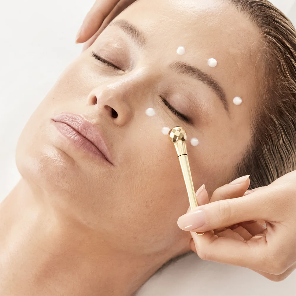 〈エスティ ローダー〉 専属セラピストによるお手入れサービス