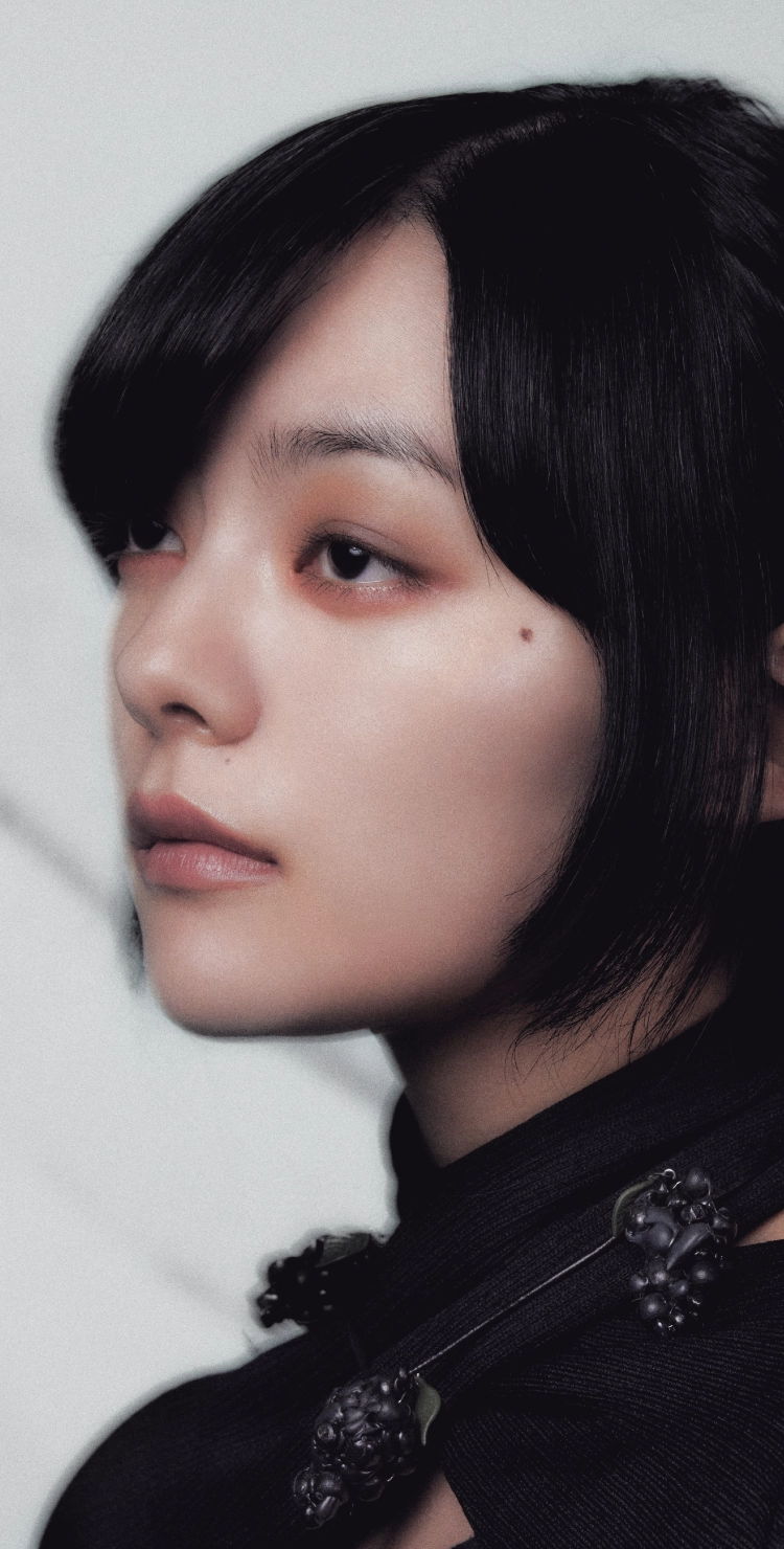 秋の彩り、静けさをまとう。暖色滲むスモーキーメイク