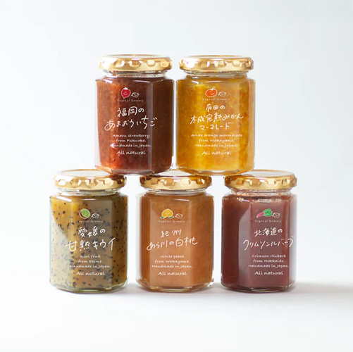 原材料は国産果実と甜菜糖、レモン果汁のみ。<br>弱火でじっくりと炊き詰めした、果実そのままの濃厚な味わいをお楽しみいただけます。<br>糖度はジャム類のＪＡＳ規格で最低の40度にこだわっています。(レモンのみ５０度)<br>パンやヨーグルトはもちろん、お料理の風味付けや紅茶や炭酸水で割ってドリンクに、チーズやスイーツなどに添えてお召し上がりいただくのも好評です。