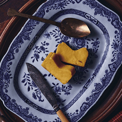 ひとくち食べるなり、口の中は爽快な多幸感に溢れます。これでもかと弾ける瑞々しい香りは幸せそのもの。さっぱりとした爽快で上品な甘さ、ちょうど良い酸味をぜひお楽しみください。