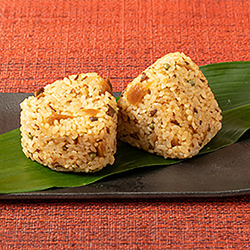 やさしい甘みの鶏めしに、実山椒のさわやかな香りが美味しい逸品です。