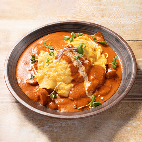 小麦粉不使用のまるでソースの様なバターチキンカレーをたっぷりかけたSitaオリジナルのオムライス。