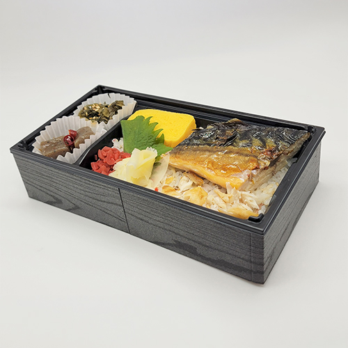 おいしいく焼いた鯖をほぐしてご飯に混ぜ込みました。刻み梅、ガリ、大葉も混ぜて味変もお楽しみください。