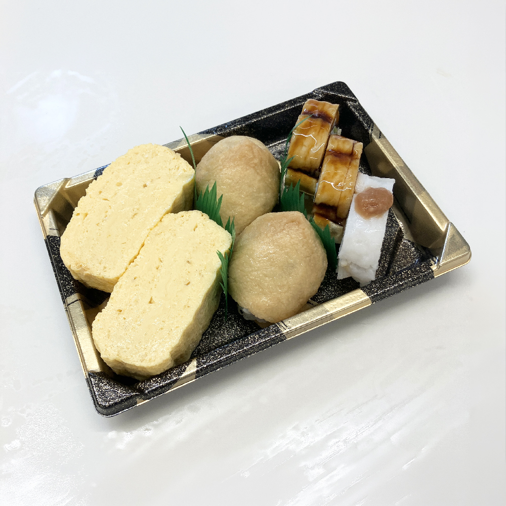 瀬戸内海産の鱧と五目いなりとふんわり柔らかい京だし巻のお弁当です。