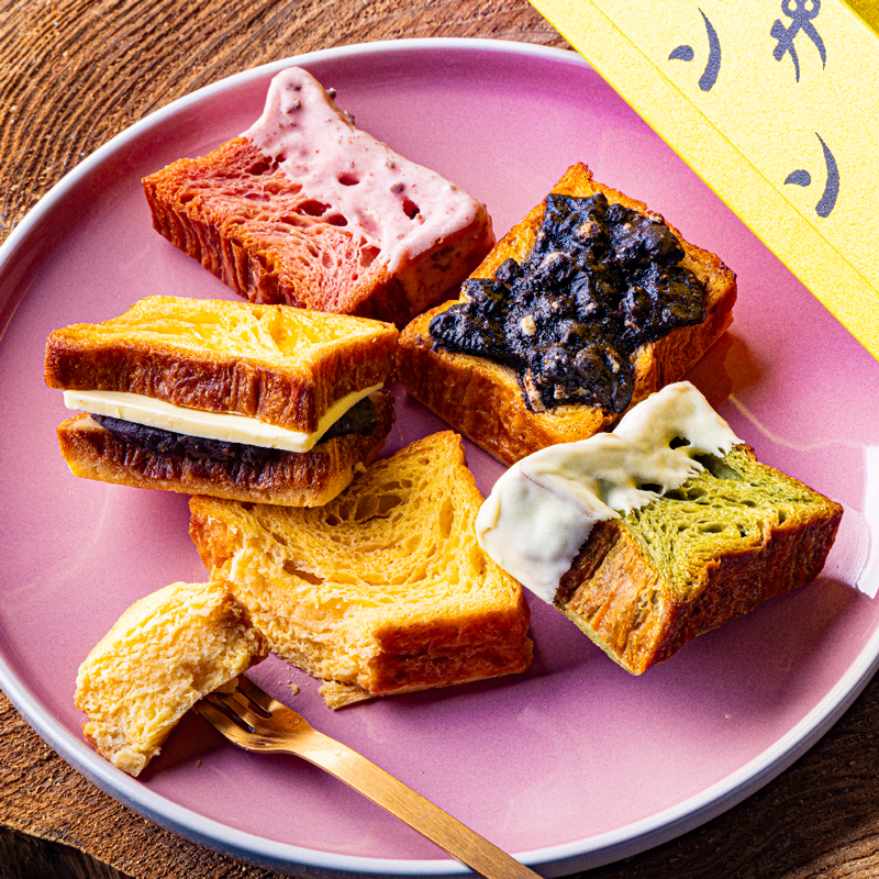 ひんやり冷たいフレンチトースト。季節ごとに登場する旬のフレーバーとともに、特別な味わいをお届けします。