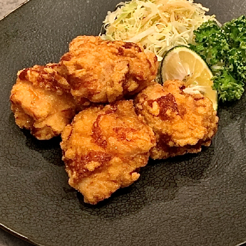 九州の醬油にこだわり塩麴で揉みこみ柔らかく仕上げた一品です。