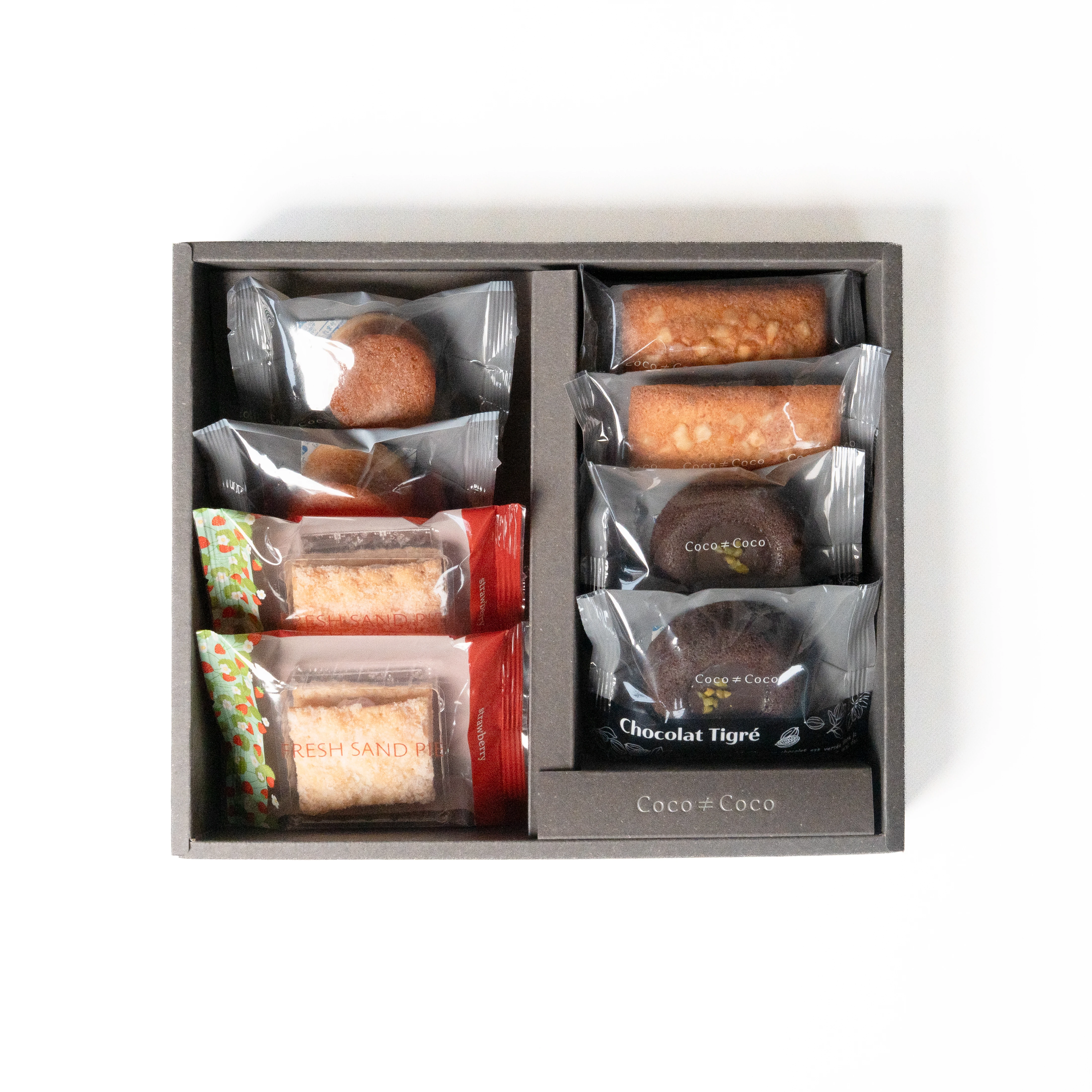 フィナンシェ生地にチョコレートとチョコチップを練り込み、ガナッシュを入れた、贅沢なチョコレートの焼き菓子です。