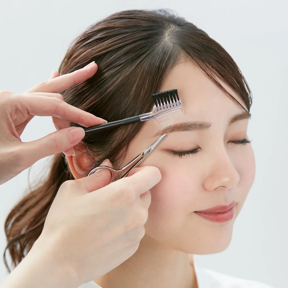 B1〈メイクアップライフ〉 眉カット＋クイックワックス 330円OFF