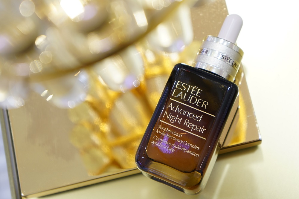 ～〈ESTEE LAUDER (エスティ ローダー)〉といったらコレ！ベストセラー美容液「アドバンス ナイト リペア SMR コンプレックス」をおすすめ！～